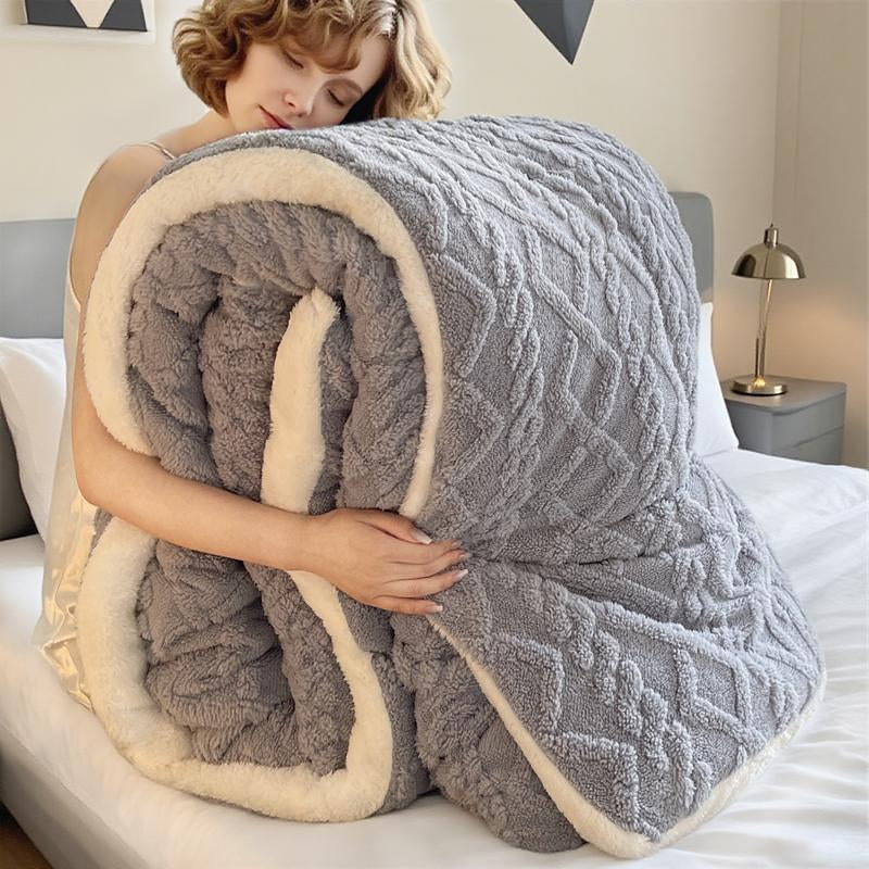 1PC Ultra Soft All Season Heavy Quilt , Double Sided anti Static anti Shedding, Plush Warmth, Machine Washable, Suitable for Bedroom Hotel Guest Room(Pillowcase & Pillow Not Included)