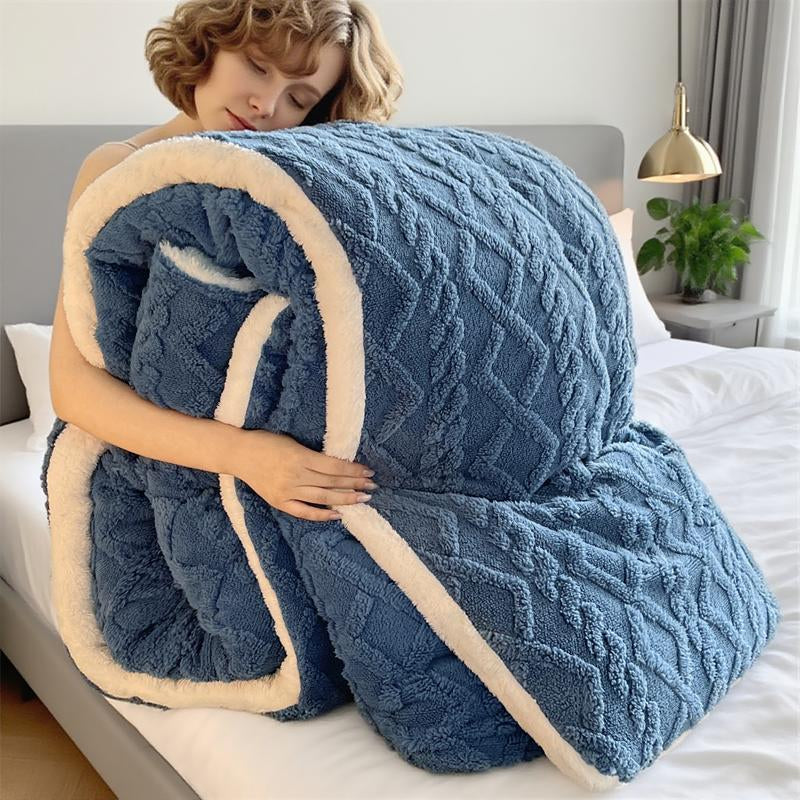 1PC Ultra Soft All Season Heavy Quilt , Double Sided anti Static anti Shedding, Plush Warmth, Machine Washable, Suitable for Bedroom Hotel Guest Room(Pillowcase & Pillow Not Included)