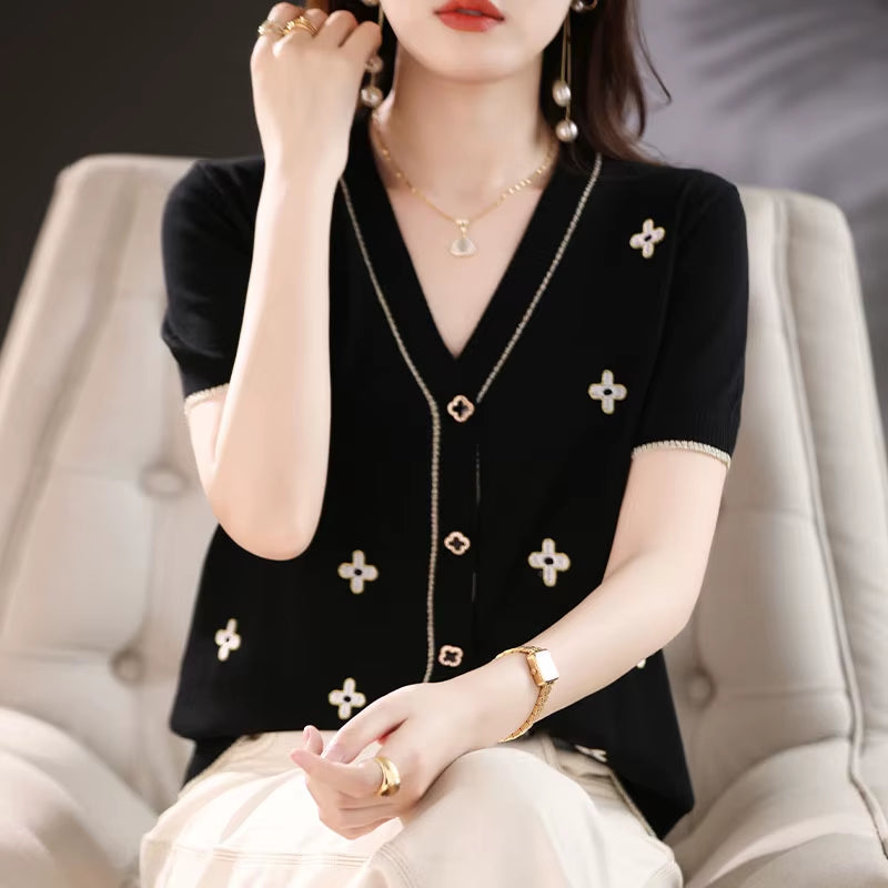 2023 New Fashion Women'S V-Neck Cashmere Sweater Cardigan Fashion Four Leaf Grass Short Sleeve Spring and Autumn Fashion Soft Ca