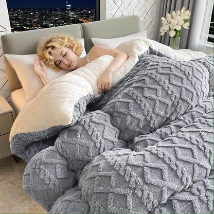 1PC Ultra Soft All Season Heavy Quilt , Double Sided anti Static anti Shedding, Plush Warmth, Machine Washable, Suitable for Bedroom Hotel Guest Room(Pillowcase & Pillow Not Included)