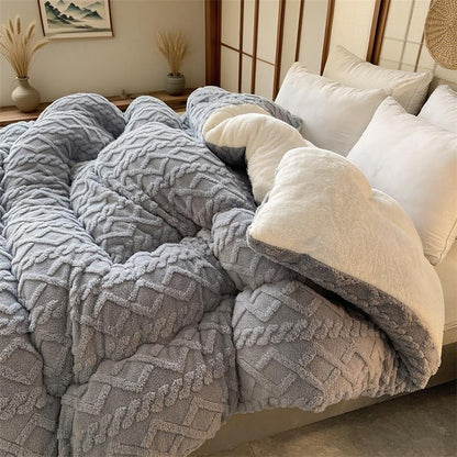 1PC Ultra Soft All Season Heavy Quilt , Double Sided anti Static anti Shedding, Plush Warmth, Machine Washable, Suitable for Bedroom Hotel Guest Room(Pillowcase & Pillow Not Included)